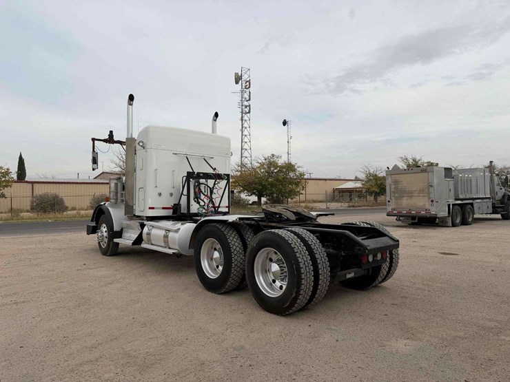 2012-kenworth-t800-image-2