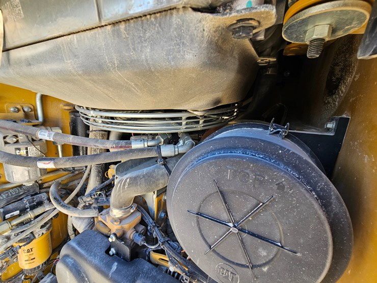 2023-caterpillar-299d3-image-31