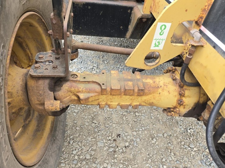 caterpillar-th83-image-32