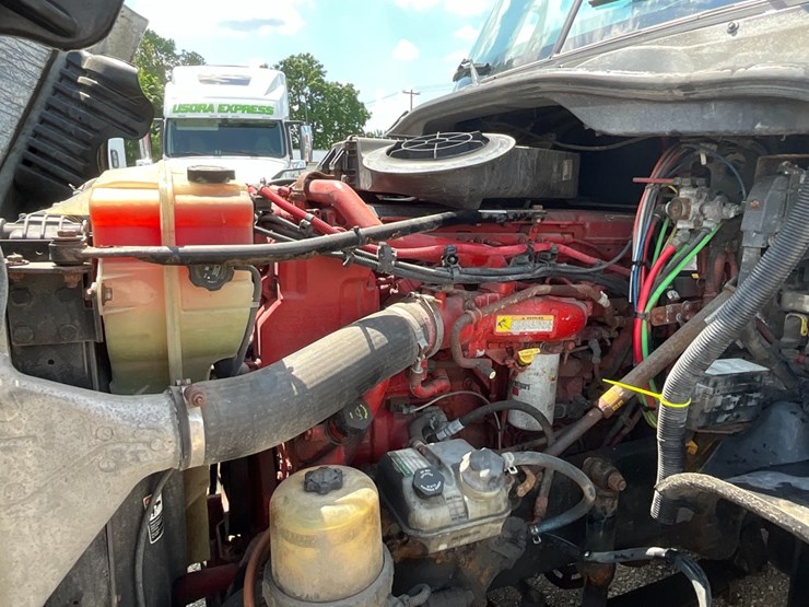 2016-freightliner-ca125-day-cab-image-19