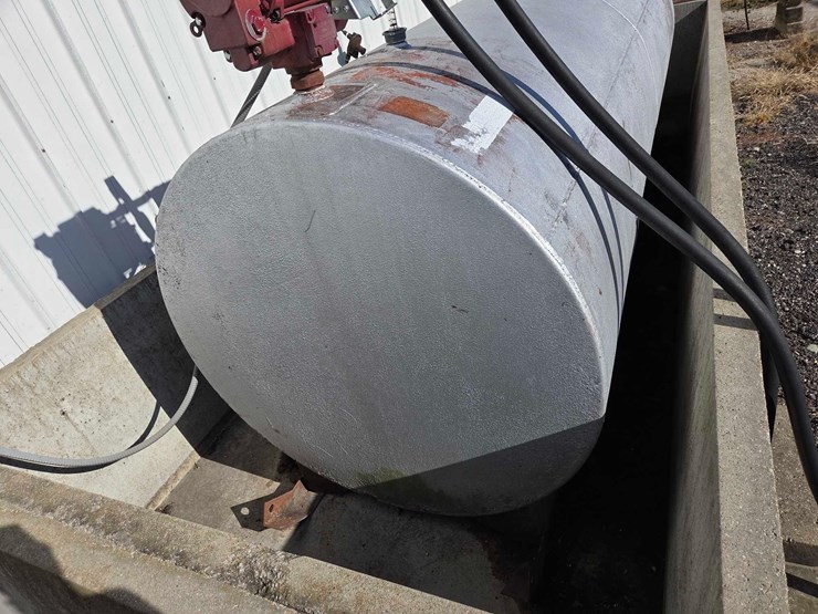 1100-gallon-fuel-tank-w/-fill-rite-35-gpm-pump-&-meter-image-2