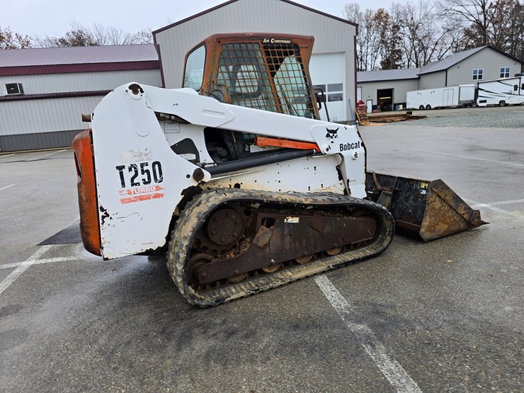 bobcat-t250-image-26
