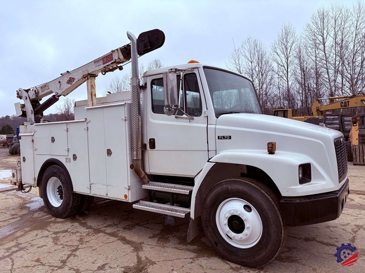 1998-freightliner-fl70-image-7