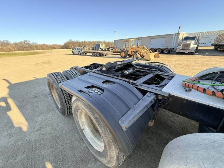 #1965-•-2008-international-eagle-day-cab-truck-tractor-image-19