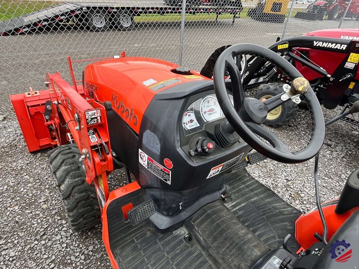 kubota-b2401d-farm-tractor-image-12