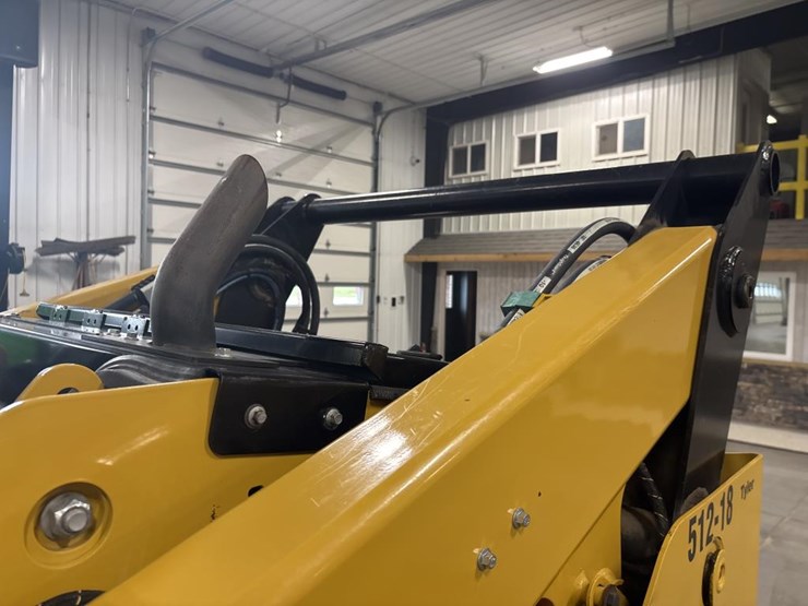 2018-caterpillar-228-image-29