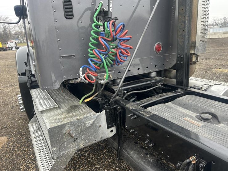 #1675-•-2016-freightliner-harrison-glider-kit-day-cab-truc-image-19