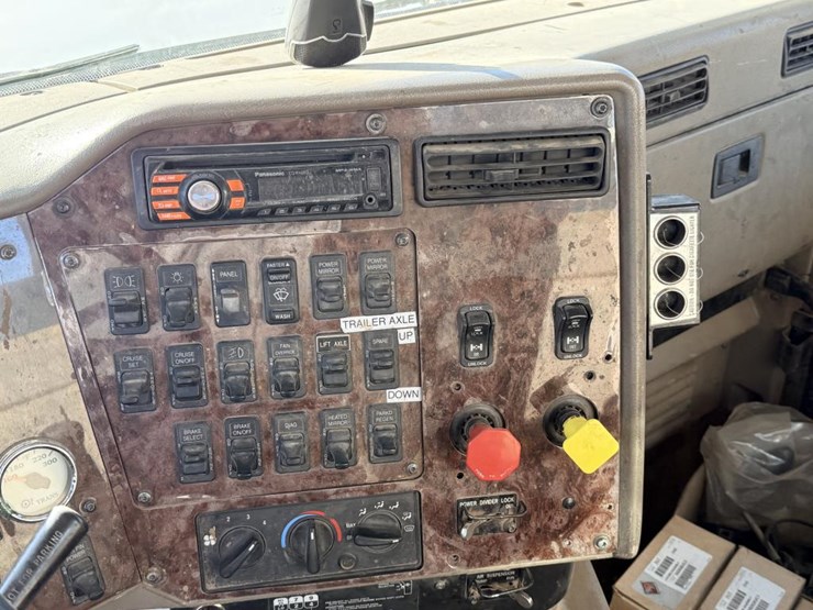 #1965-•-2008-international-eagle-day-cab-truck-tractor-image-35