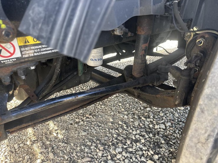 2011-volvo-10-image-40