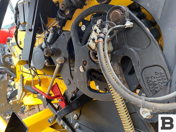 new-holland-340-image-24