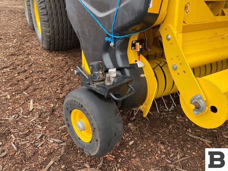 new-holland-340-image-13