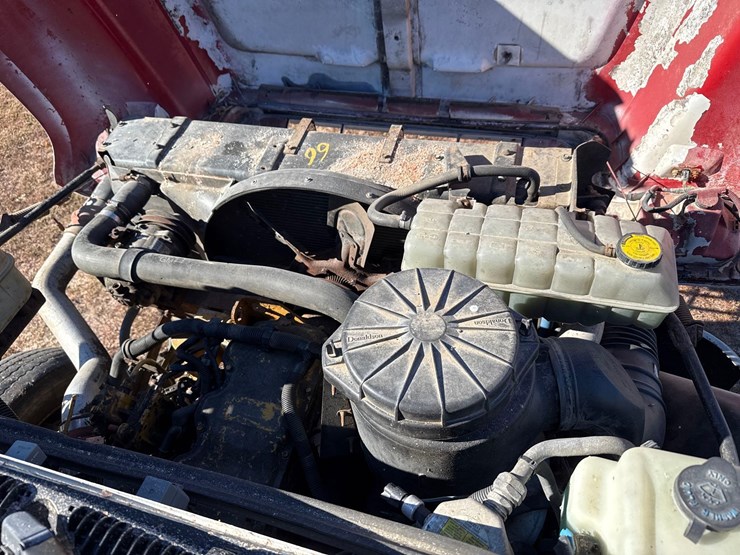 2001-chevy-c6500-truck-image-22