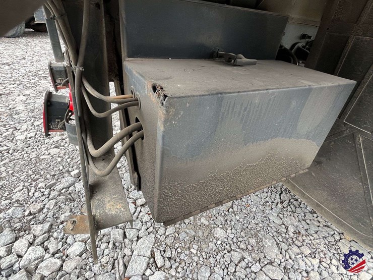 2017-freightliner-m2-s/a-tank-truck-image-34