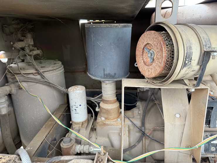 #22619-•-1994-leroi-185-portable-air-compressor-3272x209-6/94-image-16