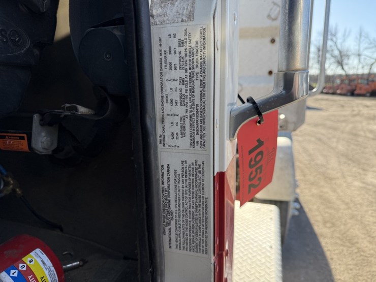 #1952-•-2008-international-eagle-day-cab-truck-tractor-image-84