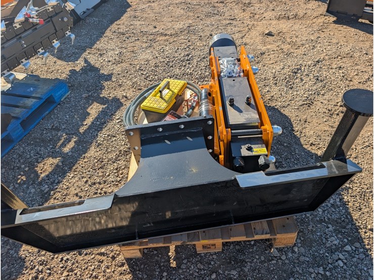 wolverine-skid-steer-post-pounder-image-3