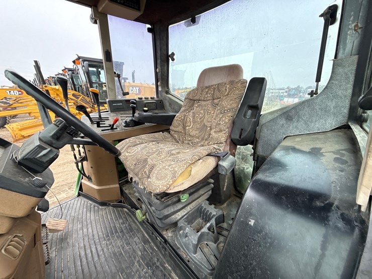 john-deere-6400-image-33