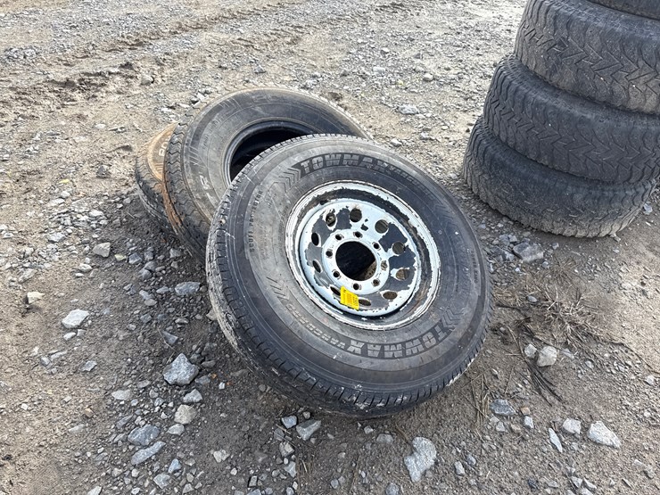 #22651-•-lot-of-(3)-st235/86r16-tires-&-(1)-rim-image-3