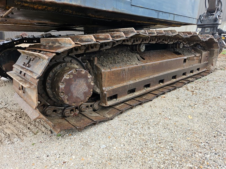 deere-200d-lc-image-57