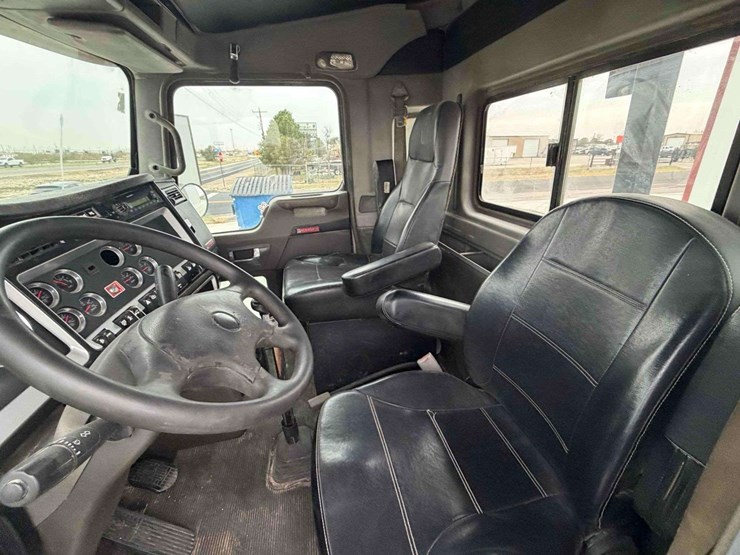 2012-kenworth-t800-image-6