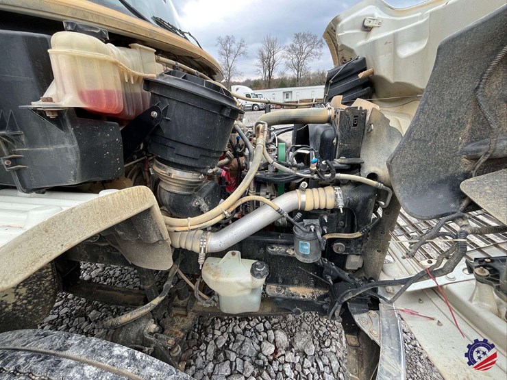 2013-freightliner-m2-s/a-cab-&-chassis-image-40