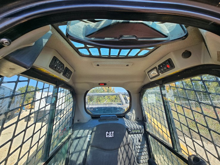 2023-caterpillar-299d3-image-36