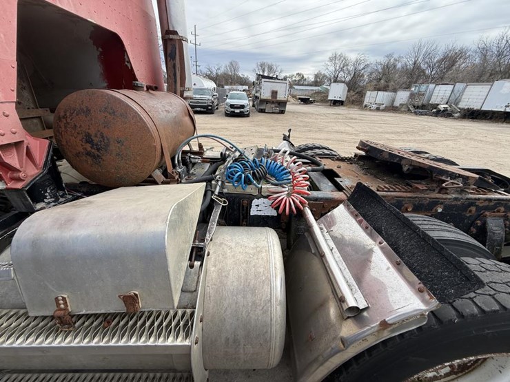 #1193-•-1984-peterbilt-cab-over-truck-tractor-image-31