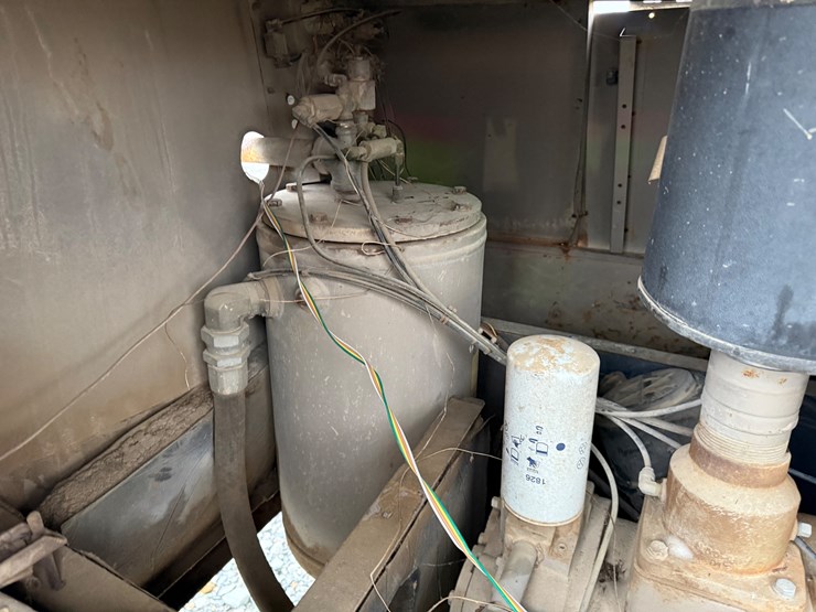 #22619-•-1994-leroi-185-portable-air-compressor-3272x209-6/94-image-15