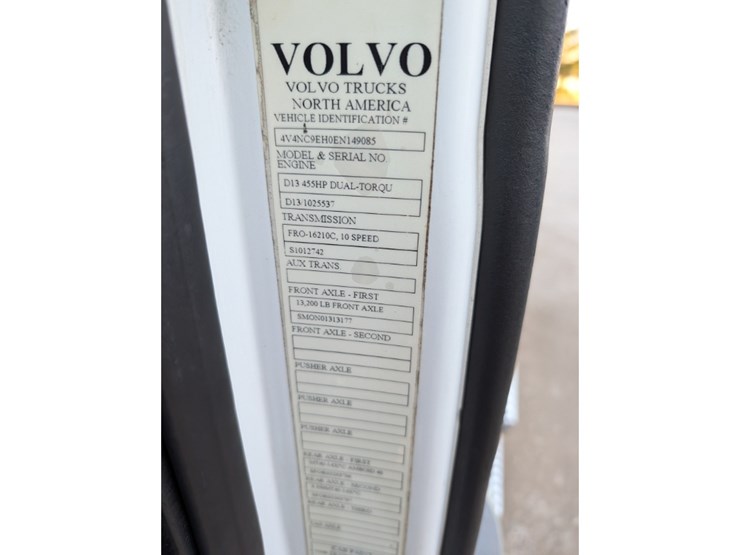 2014-volvo-vnl-day-cab-image-31