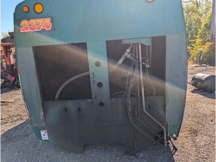 loadmaster-sxl27-trash-compactor-image-2