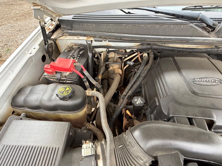 2012-chevrolet-suburban-image-46