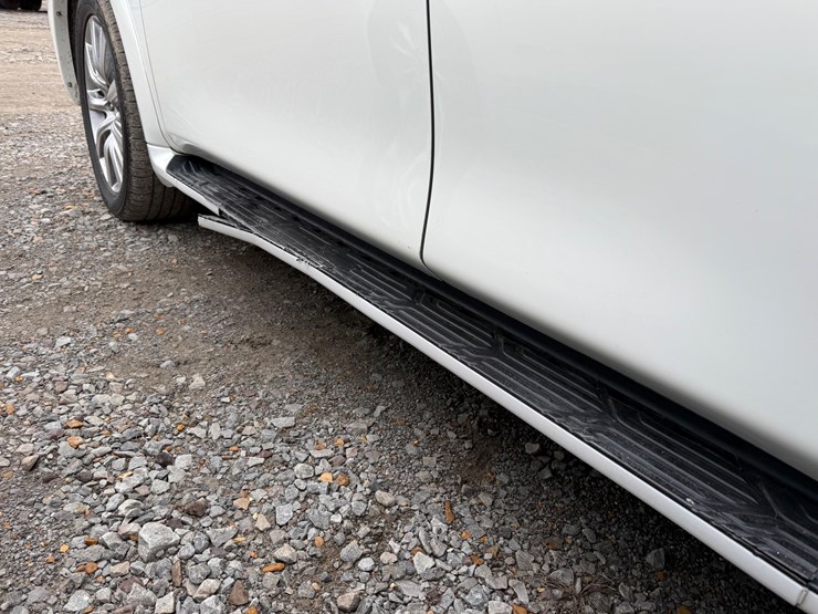 2012-infiniti-qx56-image-12