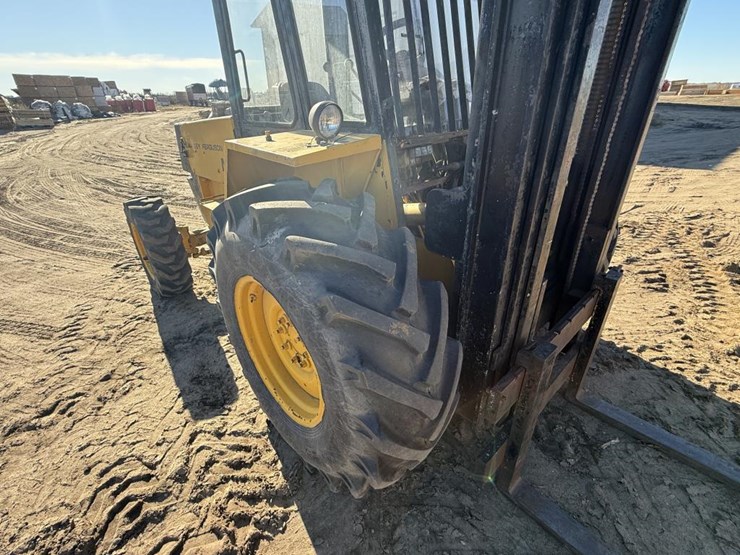 #1975-•-massey-ferguson-14k-forklift-image-10