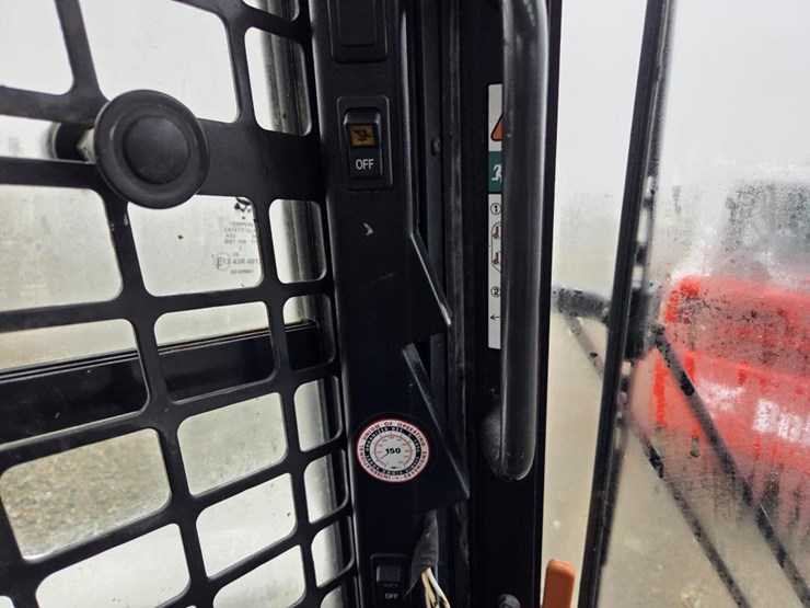 2020-bobcat-t740-image-46