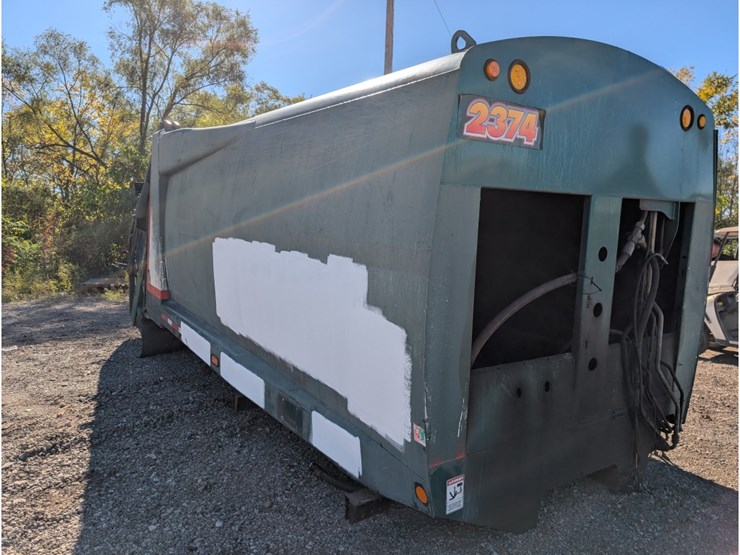 loadmaster-sxl27-trash-compactor-image-10