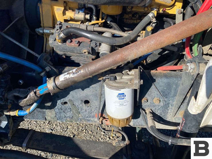 2002-freightliner-fl70-image-36