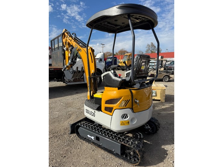 sdlanch-sdle20-mini-excavator-w-hydraulic-thumb-image-3