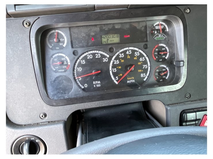 2016-freightliner-ca113-daycab-image-25