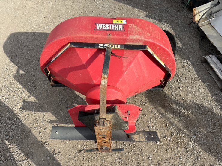 western-2500-salt-spreader-image-2