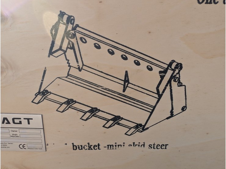 agt-mini-skid-steer-4-in-1-bucket-w/-teeth-40"-image-6