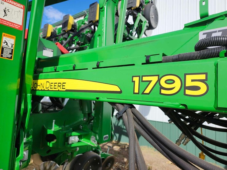2021-john-deere-1795-image-2