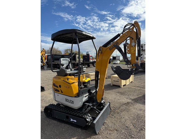 sdlanch-sdle20-mini-excavator-w-hydraulic-thumb-image-1