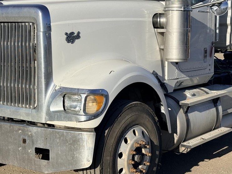 #1965-•-2008-international-eagle-day-cab-truck-tractor-image-9