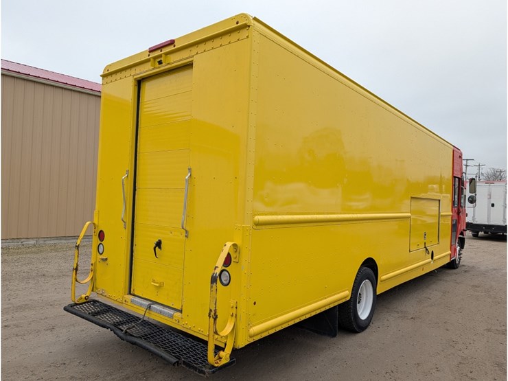 2017-freightliner-mt55-image-6