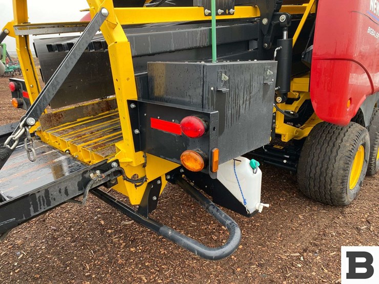 new-holland-340-image-37