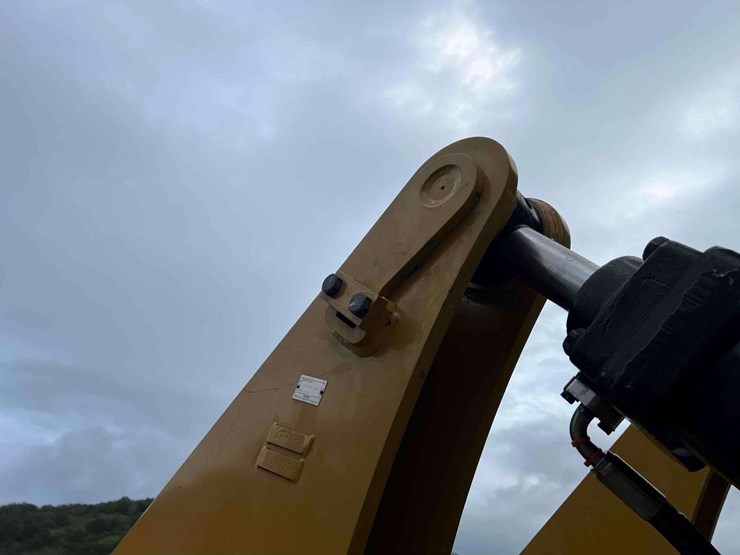 2022-caterpillar-d7-image-28