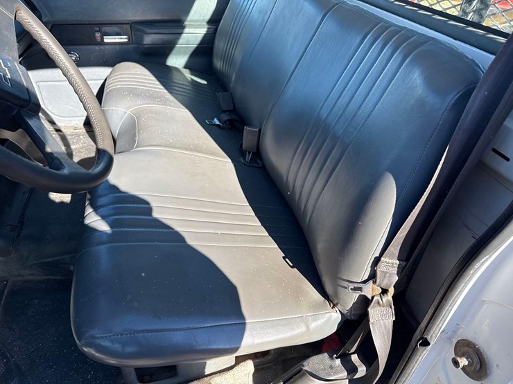 2001-chevy-c6500-truck-image-27