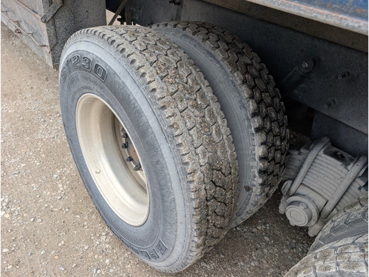 2017-mack-gu813-shingle-conveyor-image-13