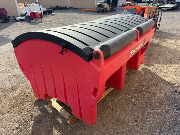 western-tornado-8'-salt-spreader-image-3