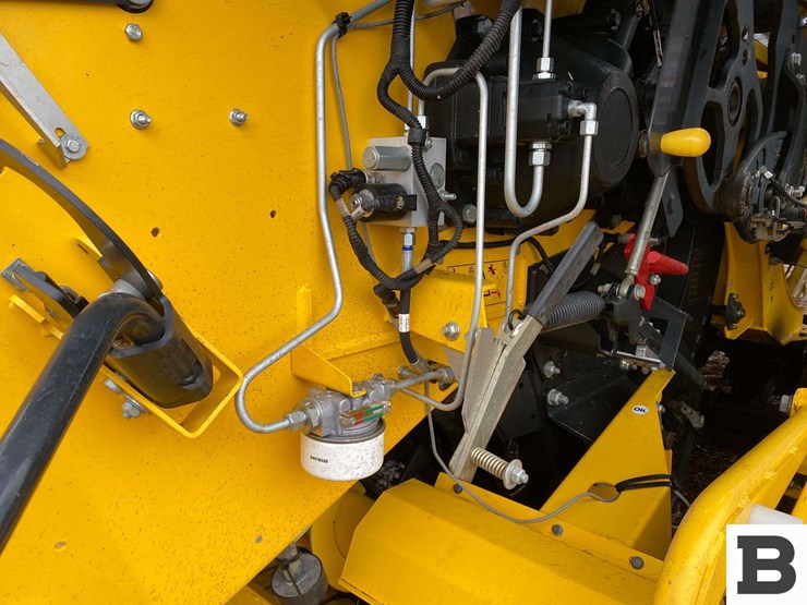 new-holland-340-image-25